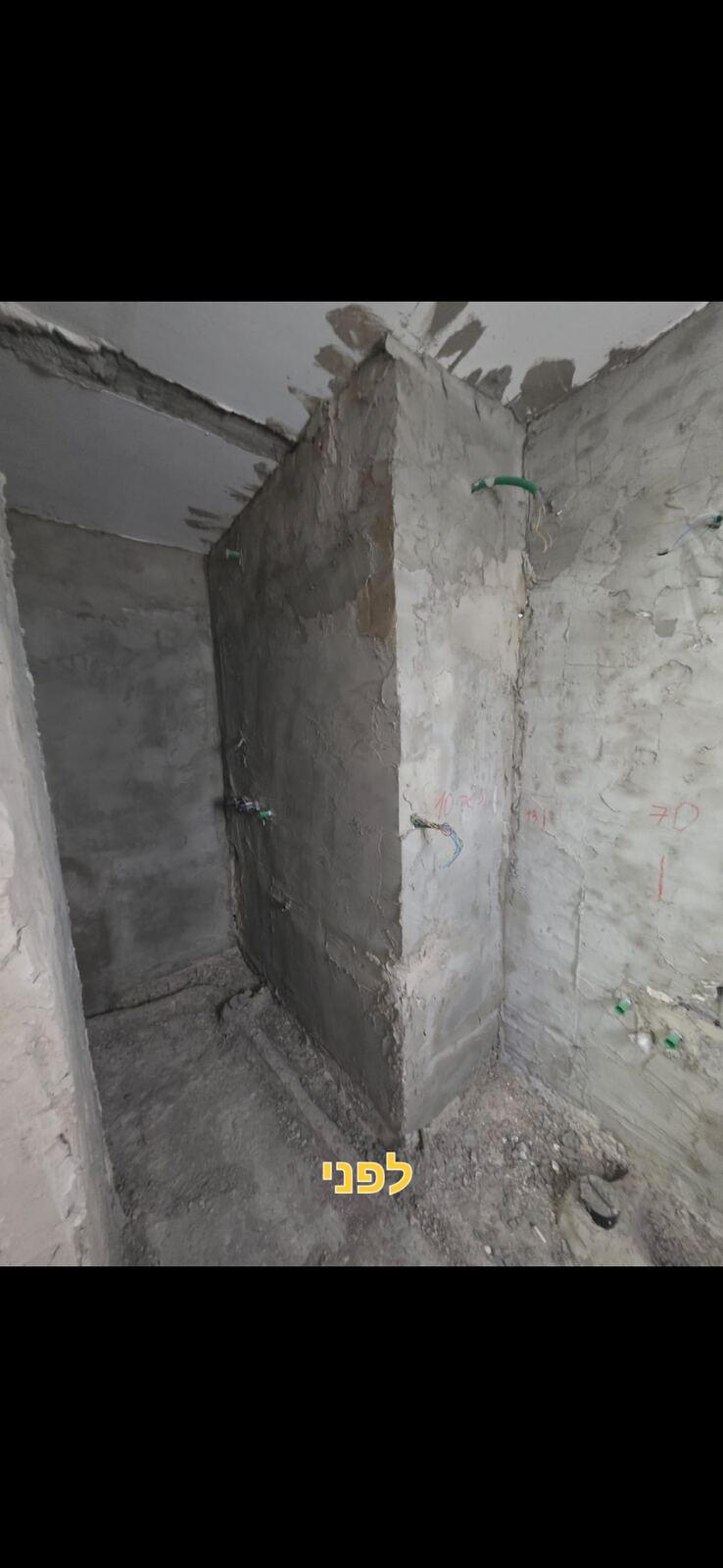 מקלחת יוקרתית בשיש שחור עם זהב — לפני
